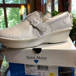 Nursing shoes